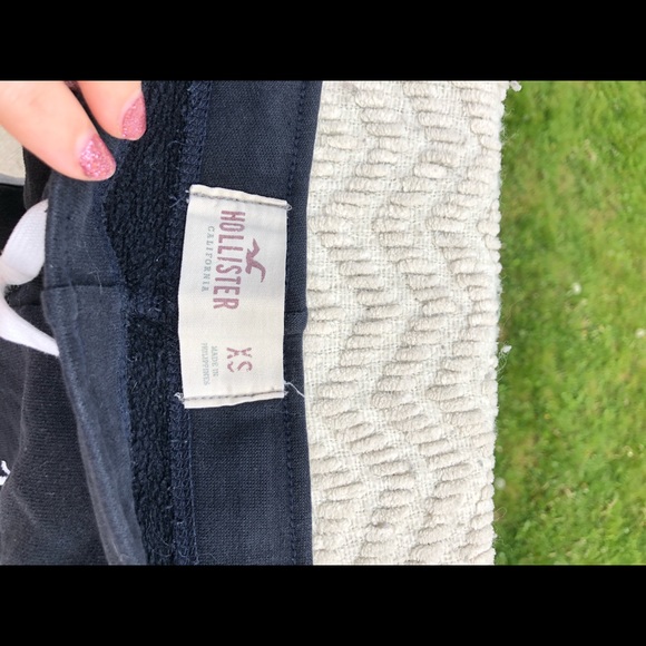 Hollister Shorts - Picture 2 of 3